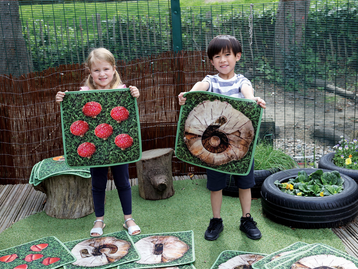 Natural World™ Indoor/Outdoor Counting Carpet Tiles with holdall - Pack of 35